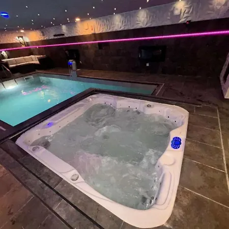 Red Privatif Avec Piscine Liefdeshotel Feignies