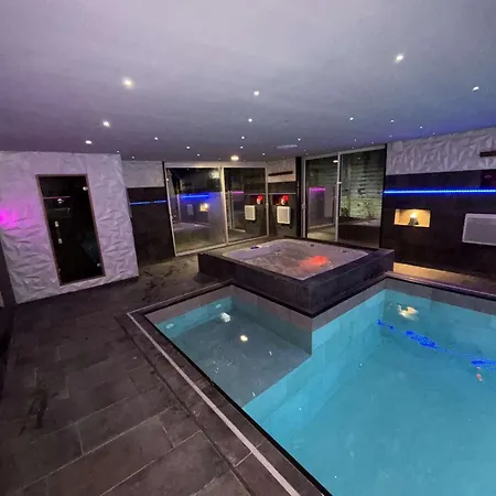 Red Privatif Avec Piscine Liefdeshotel *
